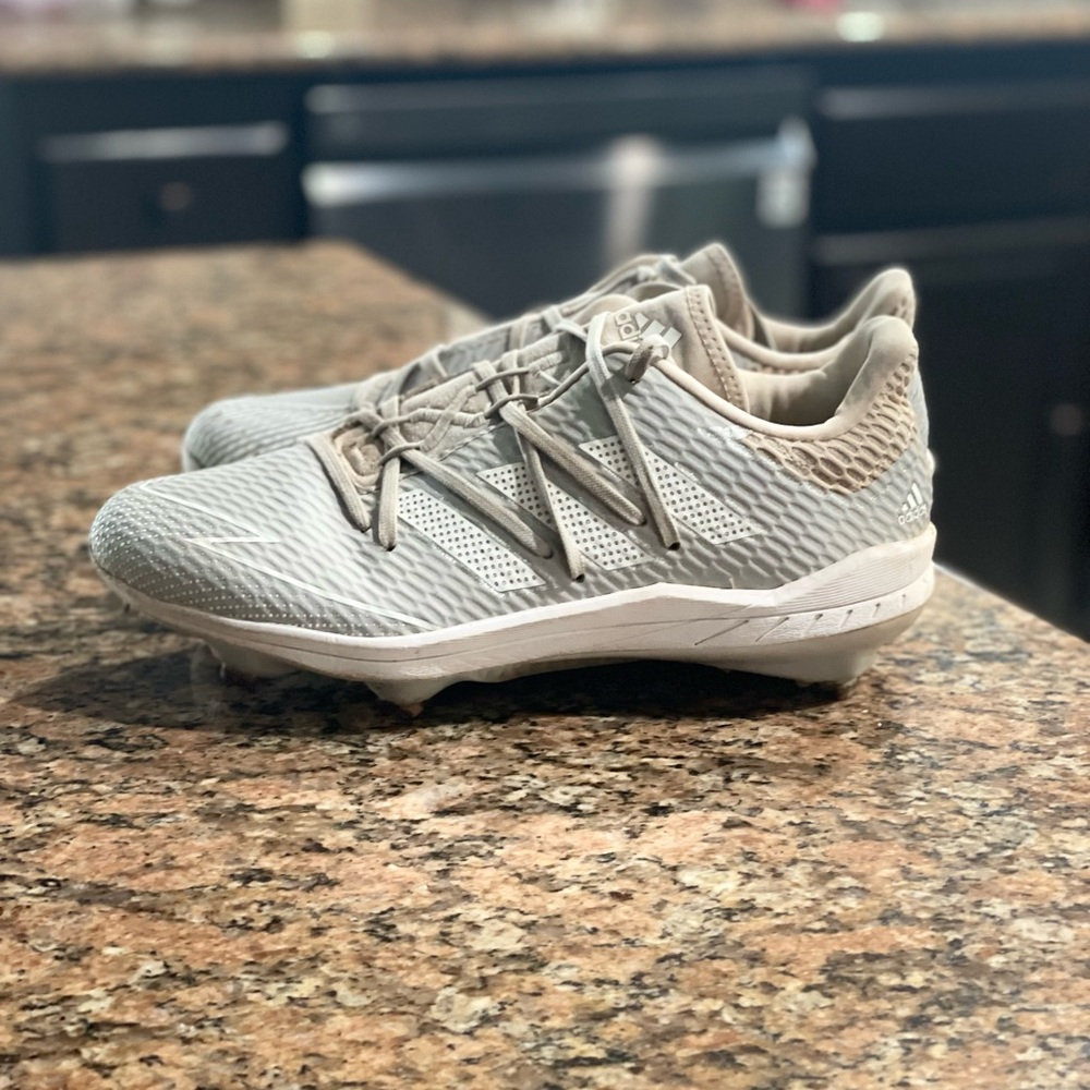 Boys youth metal cleats Adidas size 7, only used a handful of times.